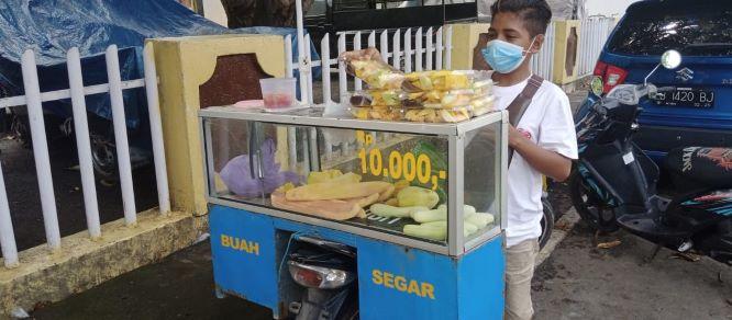  Olgerius, Remaja Asal Mapitara Sukses Jualan Rujak di Kota Maumere, Raup Untung Belasan Juta Rupiah 